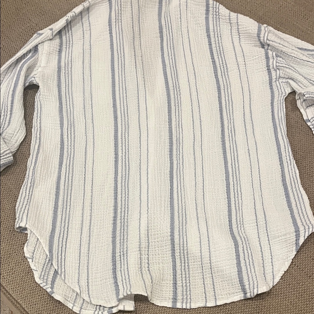 Kona Sol Casual White and Blue Striped Shirt - Picture 8 of 8